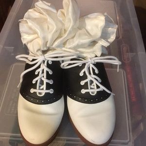 Hot August Night’s Oxfords Black and White